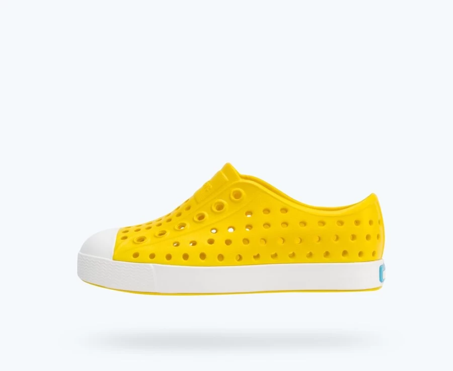 Native Shoes Jefferson Child Girls' Sneakers in Crayon Yellow & Shell White