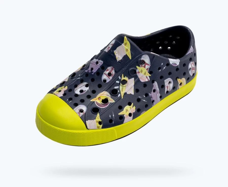 Native Shoes Girls Jefferson Star Wars Print Sneakers in Regatta Blue/Chartreuse Green/Mando Aop