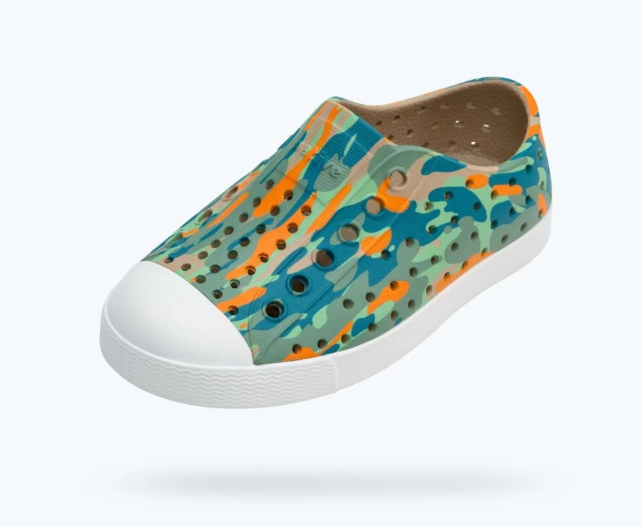Native Shoes Jefferson Sugarlite Print Sneakers for Girls in Flax Tan/Shell White/City Eucamo